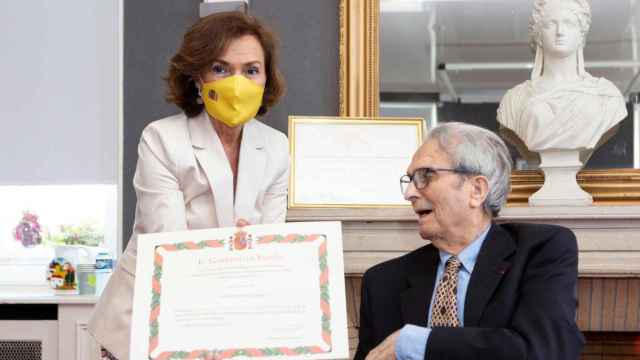 Juan Romero junto a la vicepresidenta del Gobierno, Carmen Calvo, el pasado verano / TWITTER