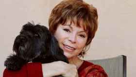 La escritora Isabel Allende con una de sus mascotas / ISABEL ALLENDE OFICIAL