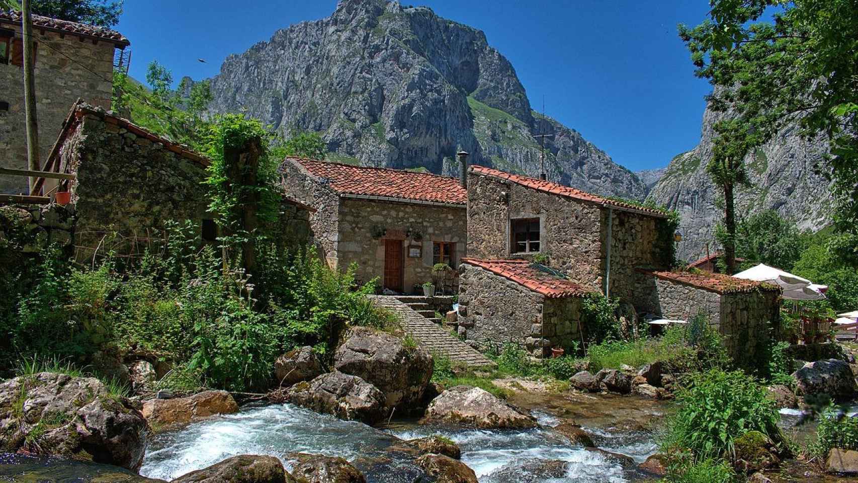 Asturias es una de las mejores escapadas de España para hacer durante el otoño / PIXABAY
