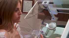 La periodista Ali Meyer se realiza una mamografía en directo