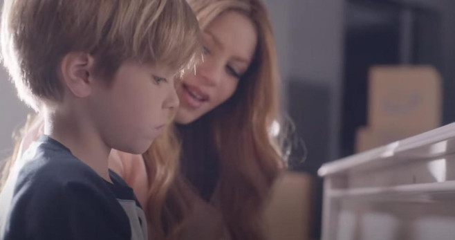 Shakira, cantando con sus hijos frente al piano / REDES