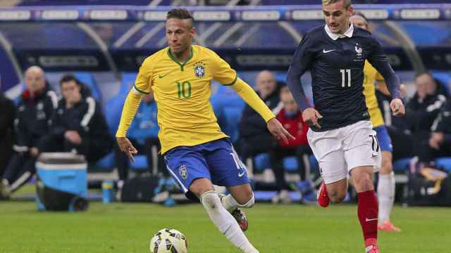 Griezmann, enfrentándose a Neymar en un Francia-Brasil | EFE