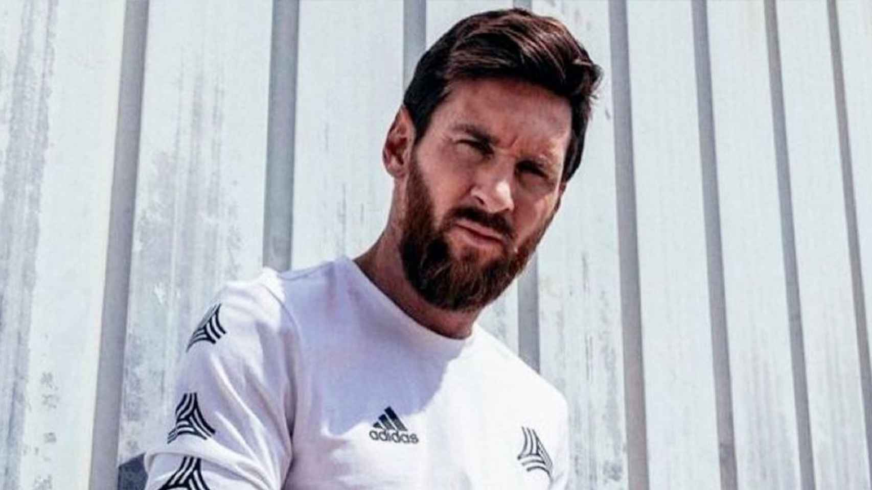 Leo Messi posa con una sudadera de Adidas / INSTAGRAM