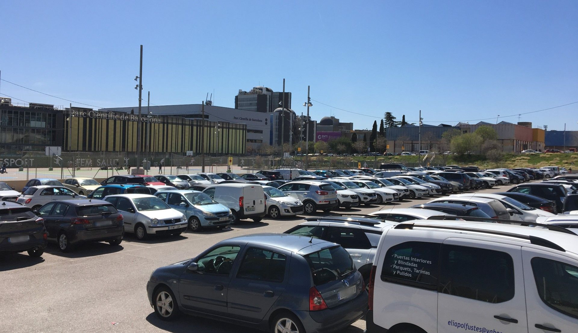 parking cerca de las universidades que ha dejado de ser gratuito : METRÓPOLI