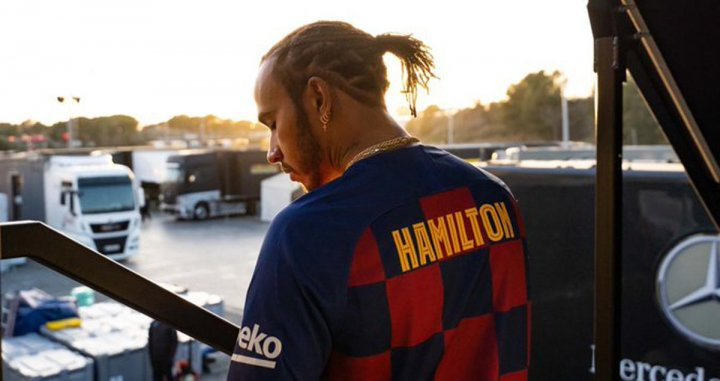 Lewis Hamilton con la camiseta del Barça / FCB