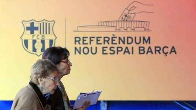 Imagen de archivo sobre el referendum del Espai Barça celebrado en 2014 / EFE