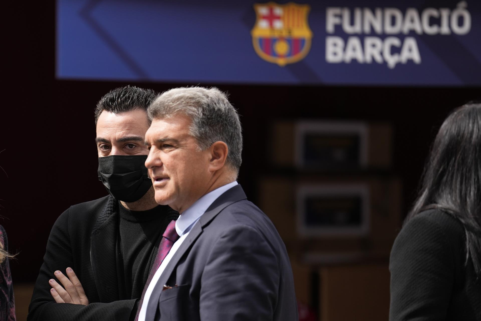 Joan Laporta y Xavi quieren cerrar los cuatro fichajes que pretende el Barça / EFE