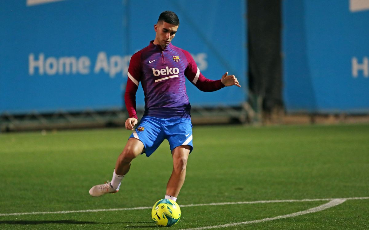 Ferran Torres, en su primer entrenamiento como jugador del Barça / FCB