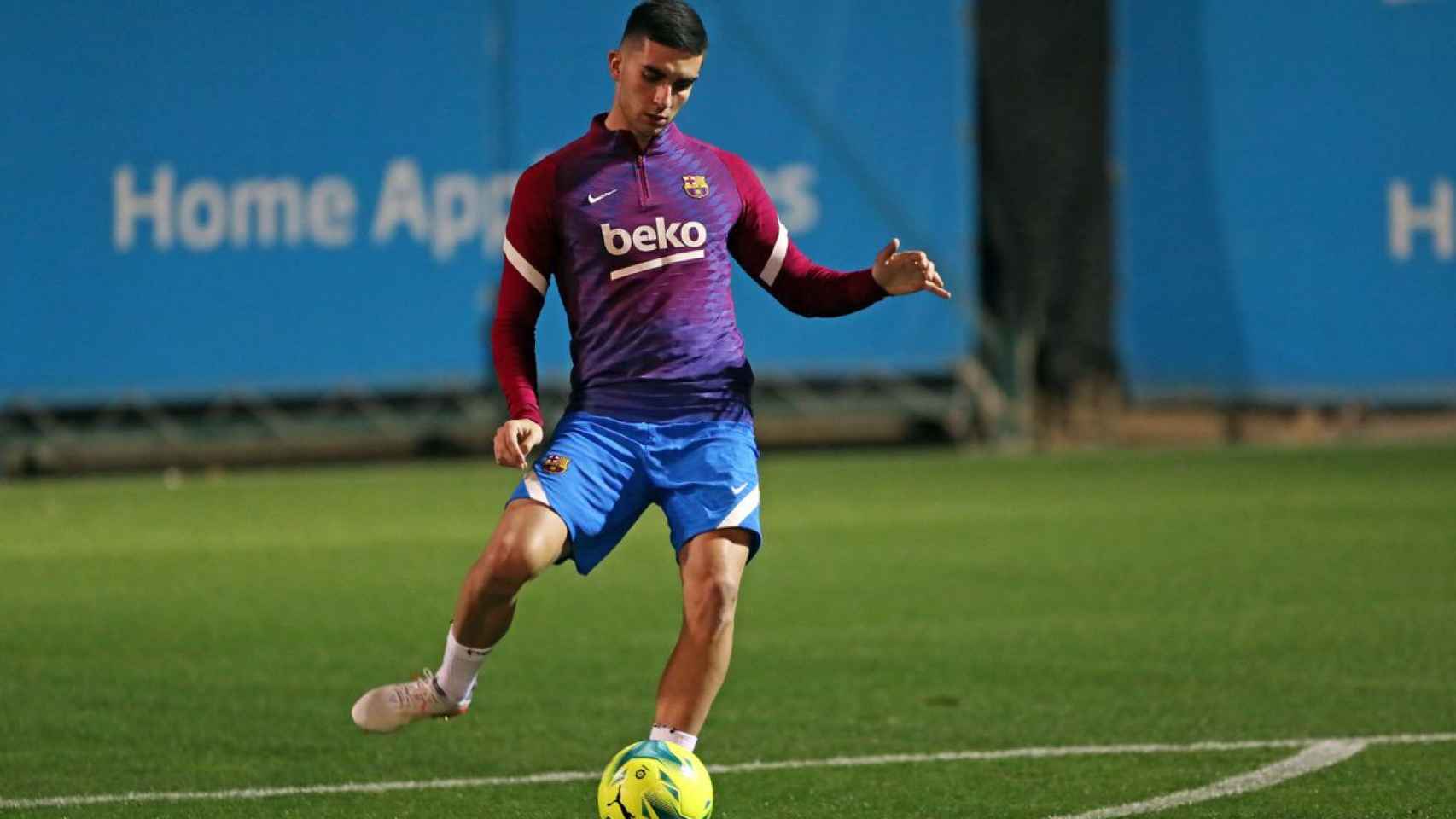 Ferran Torres, en su primer entrenamiento como jugador del Barça / FCB