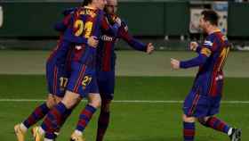 Messi celebra el gol de Trincao / EFE