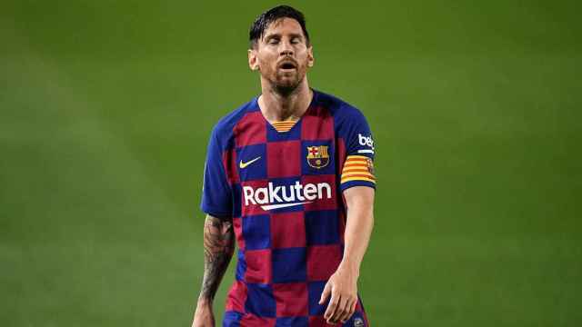 Leo Messi, exhausto en el partido ante Osasuna | EFE