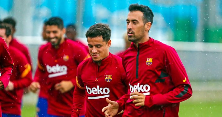 Busquets y Coutinho entrenando con el grupo / FC Barcelona