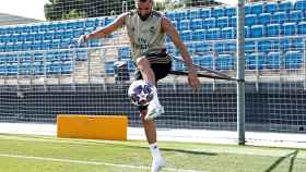 Benzema entrenando con el Real Madrid / EFE