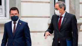 El expresidente de la Generalitat, Quim Torra (d), y el vicepresidente, Pere Aragonès (i) responsables del Govern durante el estado de alarma por el Covid/ EFE
