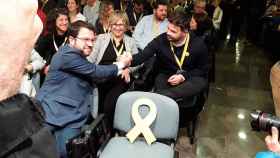 Pere Aragonès y Gabriel Rufián, se estrechan la mano en el Consell Nacional de ERC / CG