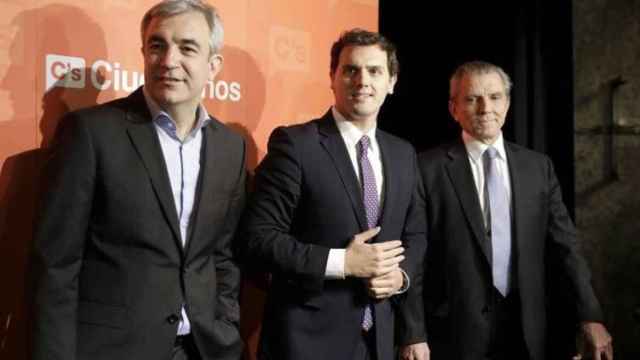 Luis Garicano, Albert Rivera y Manuel Conthe, en un acto de Ciudadanos