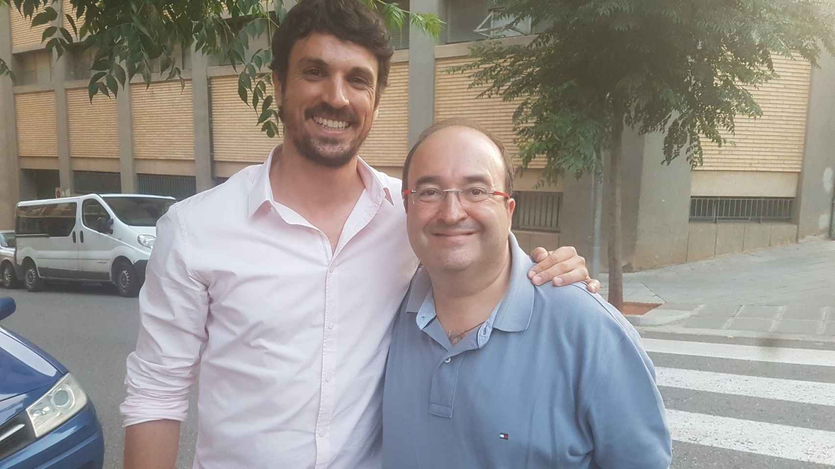 El alcalde de Gimenells, Dante Pérez, junto al líder del PSC, Miquel Iceta / FACEBOOK