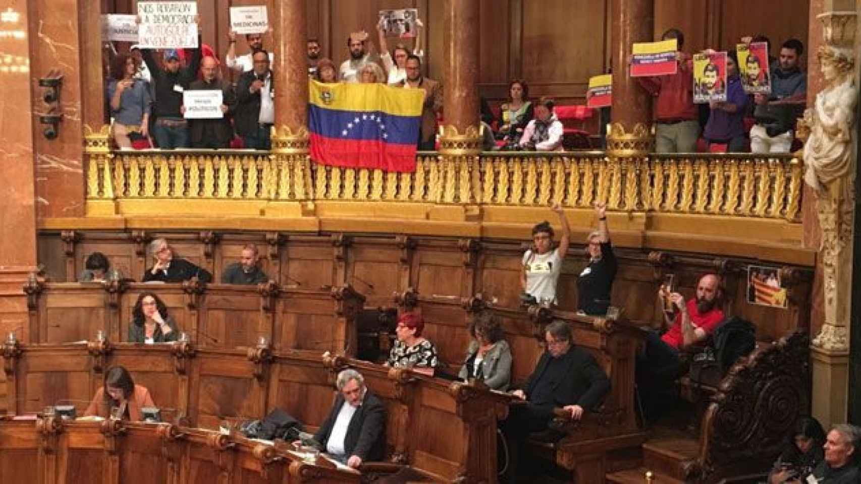 La CUP muestra su rechazo a la intervención de Alberto Fernández (PP) en el pleno del Ayuntamiento de Barcelona / CG