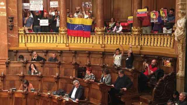 La CUP muestra su rechazo a la intervención de Alberto Fernández (PP) en el pleno del Ayuntamiento de Barcelona / CG