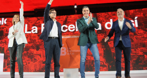 Lluïsa Moret, Salvador Illa, Pedro Sánchez y Jaume Collboni en un acto del PSC en Barcelona / EP