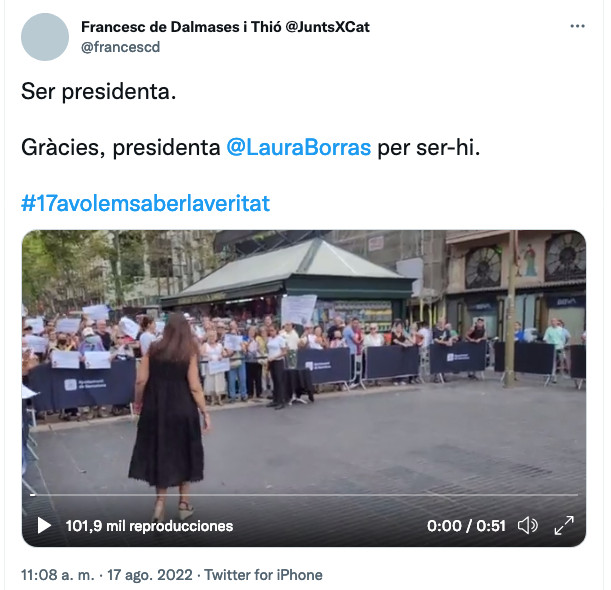Tuit de Francesc Dalmases sobre el momento en el que Laura Borràs se acerca a la manifestación alternativa del homenaje del 17A / @francescd