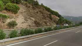 Autopista C-32 a la altura de Calella (Barcelona), zona en la que ha fallecido un hombre a causa de un accidente posiblemente provocado por la presencia de un jabalí / GOOGLE STREET VIEW