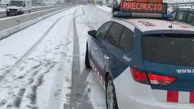 Un coche de los Mossos d'Esquadra durante una jornada de nieve en Cataluña / EUROPA PRESS