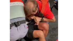 Momento de la detención de un carterista en el metro de la Barceloneta / CEDIDA