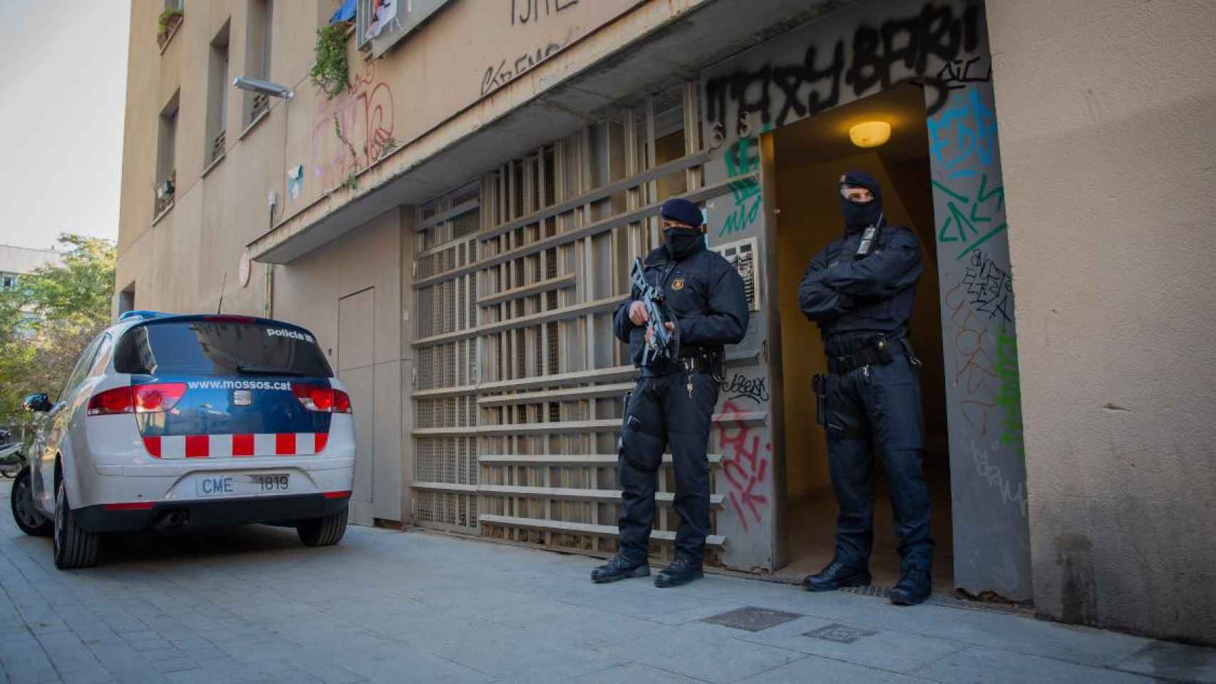 Agentes de los Mossos en una operación en Barcelona / EP