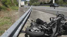Un accidente de motorista en una imagen de archivo / EFE