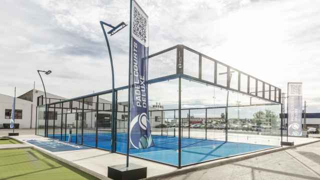 Pistas de Padel Courts Deluxe / PADEL COURTS DELUXE