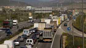 Tráfico en una carretera en representación a las inversiones públicas en infraestructuras / CÁMARA DE COMERCIO DE BARCELONA