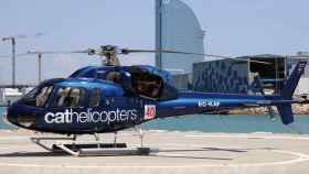 Un helicóptero de la empresa Cat Helicòpters en el Puerto de Barcelona