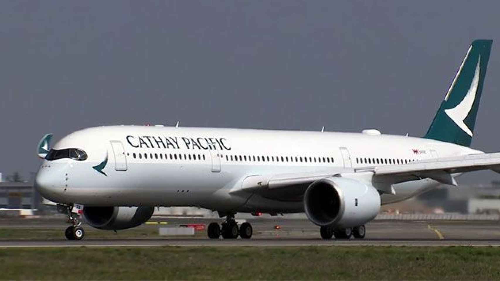 Un Airbus A350 de Cathay, que servirá la ruta entre Barcelona y Hong Kong / CG