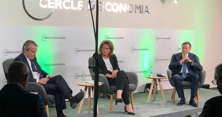 El presidente del Círculo de Economía, Javier Faus; la ministra Teresa Rivera y Ángel Simón, presidente del Grupo Agbar / CG