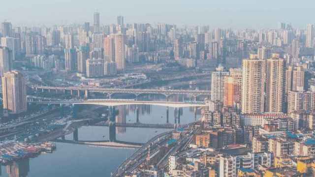 La ciudad china de Chongqing, donde un hombre ha sido condenado a muerte por lanzar a sus hijos desde un decimoquinto piso / WIKIMEDIA COMMONS