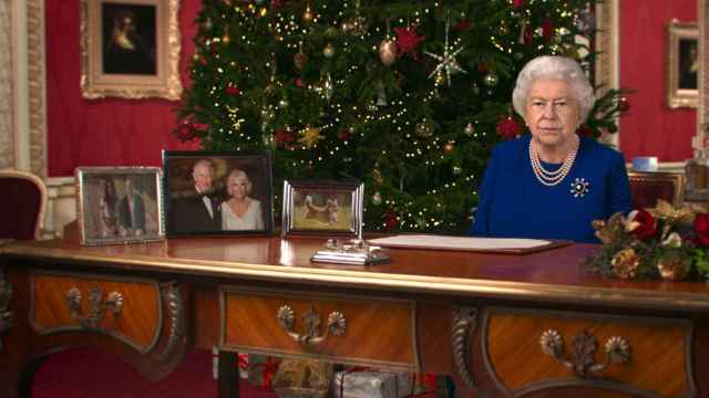 El hipermontaje de la reina Isabel II en Channel 4 / CHANNEL 4