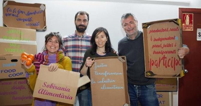 Algunos de los socios de Food Coop Barcelona / FOOD COOP BARCELONA