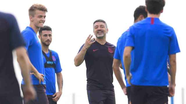 Garcia Pimienta dando órdenes a sus jugadores / FC Barcelona