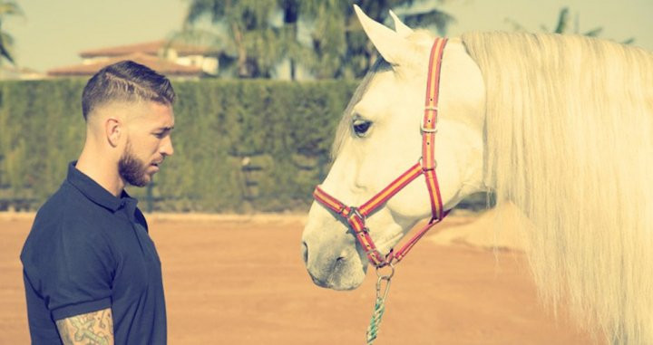 Una foto de Ramos con uno de sus caballos / Twitter
