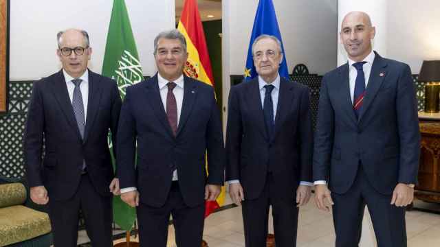 Joan Laporta y Florentino Pérez, junto a Jorge Hevia, embajador de Arabia Saudí en España, y Luis Rubiales, presidente de la RFEF / EFE