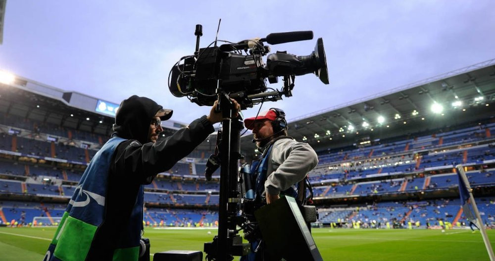 Una cámara de televisión en el Bernabéu / Redes