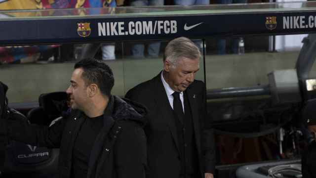 Xavi y Ancelotti, antes de que empezara el Barça Real Madrid : LUIS MIGUEL AÑÓN