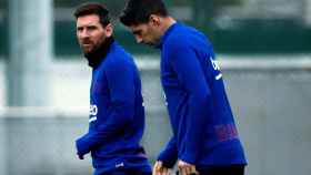 Leo Messi y Luis Suárez en un entrenamiento del Barça / EFE
