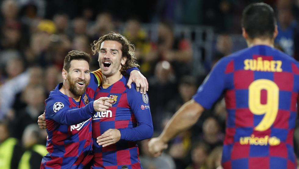 Messi y Griezmann celebrando un gol con Luis Suárez / EFE
