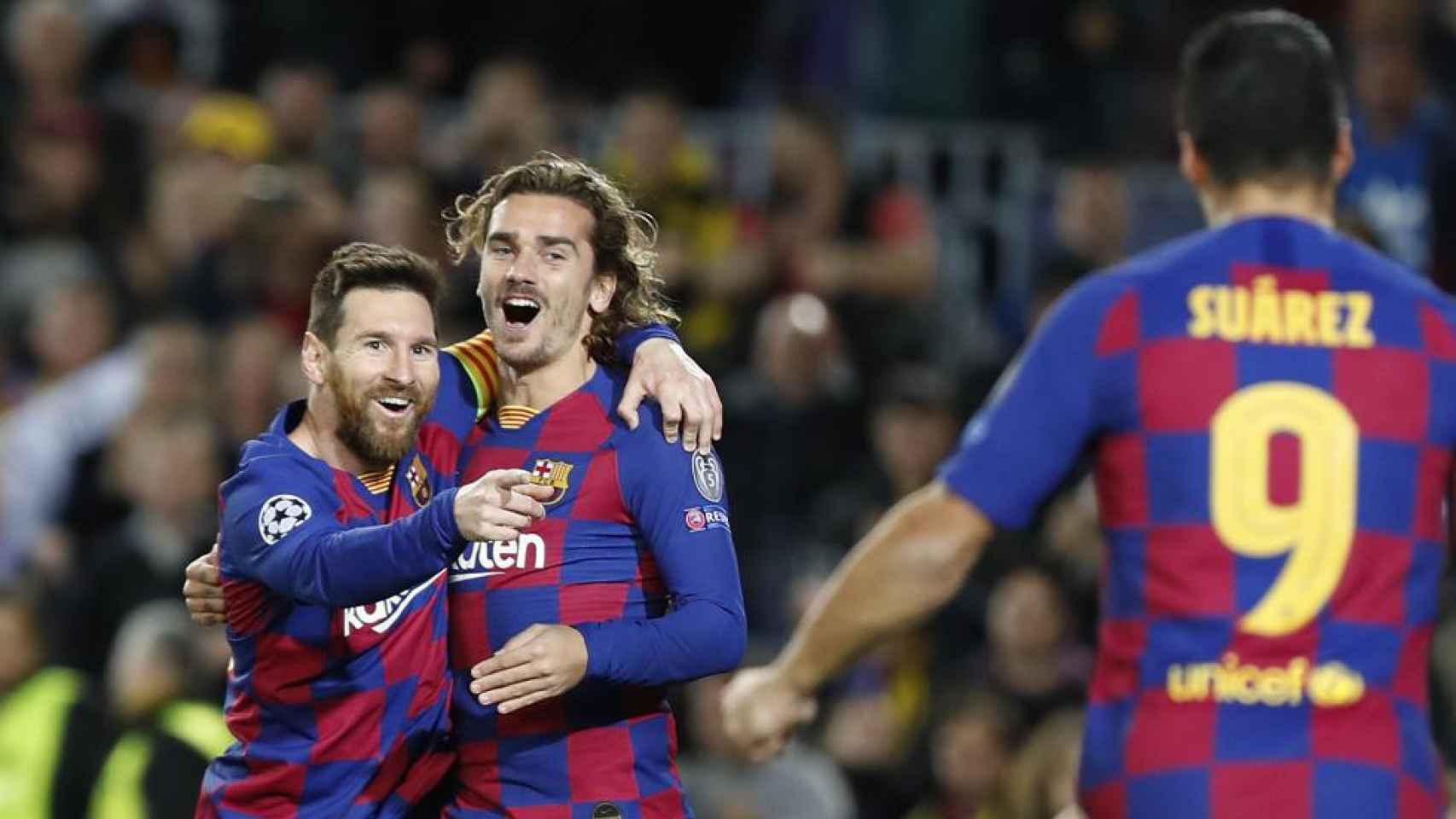 Messi y Griezmann celebrando un gol con Luis Suárez / EFE