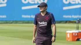 Una foto de Ernesto Valverde durante un entrenamiento del Barça / FCB