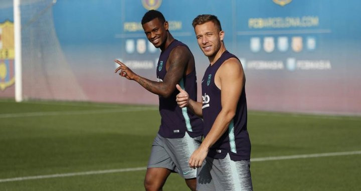 Nelson Semedo y Arthur en un entrenamiento del Barça / FCB