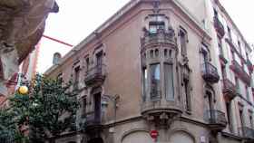 La fachada de la Casa Agustin Valentí, enfrente del Palau de la Música, en la que se había proyectado el hotel de lujo / CG