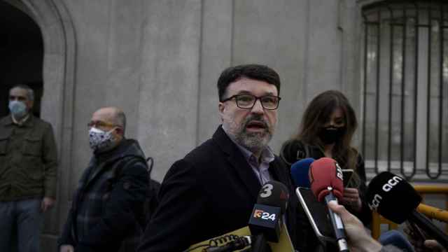 El diputado de ERC Joan Josep Nuet, respondiendo a los medios a su salida del Tribunal Supremo / EUROPA PRESS